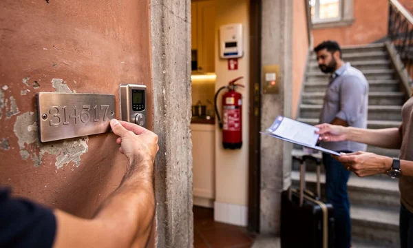 Contratto di locazione turistica: CIN, clausole e obblighi