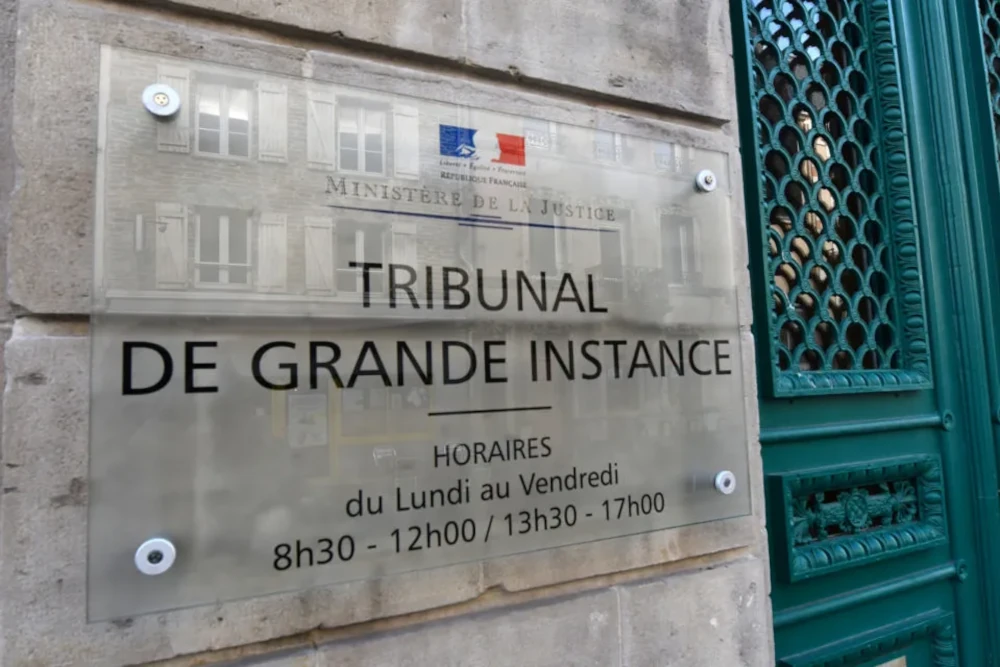 Comment porter plainte par courrier auprès du Procureur de la République : mode d'emploi avec références légales